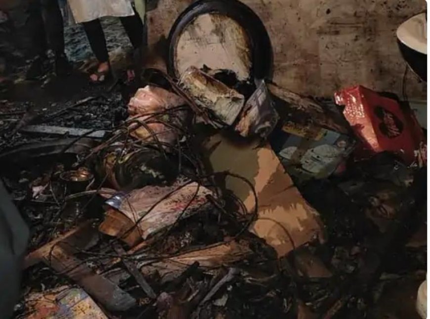 एत्मादपुर में घर में लगी आग में लाखों का सामान जलकर राख