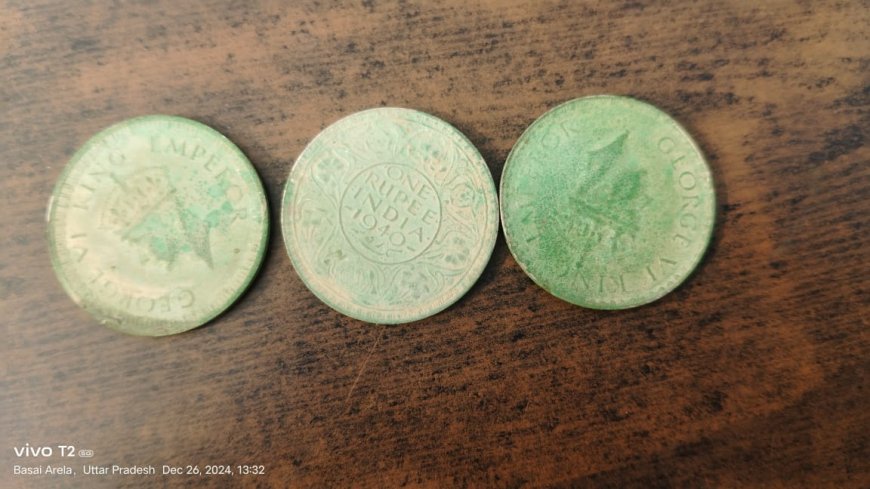 ग्रामीणों द्वारा छुपाए 1940 के सोने चांदी के सिक्के मिले