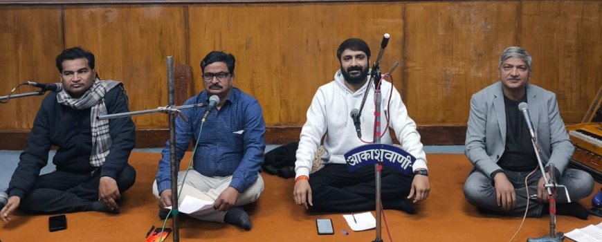 लो रीत गया जीवन घट से यह एक और मधुरिम बसंत...