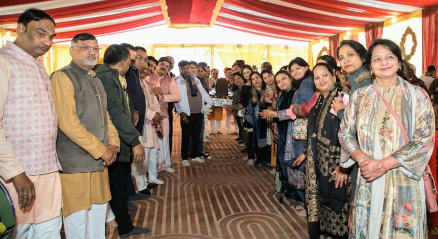 छप्पन भोग महोत्सव में श्रीगिरिराज जी के जयकारों संग हुई दुग्धधार परिक्रमा   