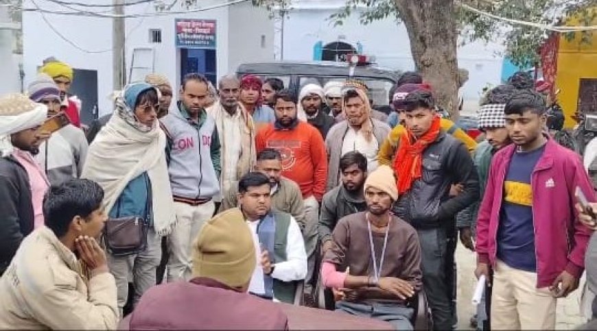 दरोगा ने इतने डंडे मारे कि बेहोश हो गया ऒटो चालक, थाने पर हंगामा   