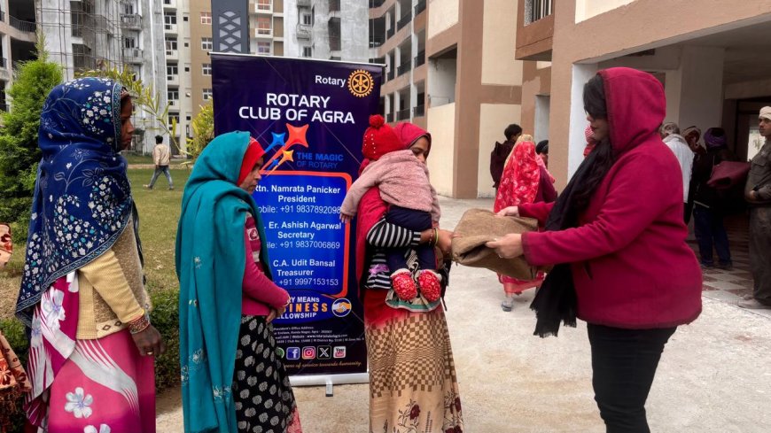 शीतलहर में रोटरी क्लब ने श्रमिकों को दिए कंबल   