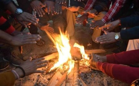 बर्फीली हवाओं से हाड़ कंपाने वाली ठंड, घरों में कैद हुए लोग