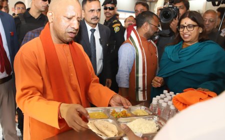 मुख्यमंत्री ने 'मां की रसोई' का उद्घाटन कर परोसा खाना   