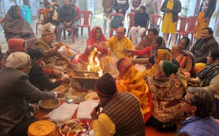 हनुमान चालीसा महायज्ञ में सैकड़ों श्रद्धालुओं ने दी आहुति, दीपदान भी   