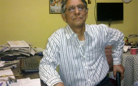 आस्था का स्नान बनाम सैटेलाइट्स की डॉकिंग: विरोधाभासों से जूझता विकसित इंडिया