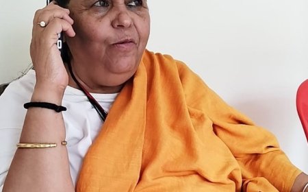 संगम पर स्नान करती जनता का विराट रूप देख उमा भारती अभिभूत