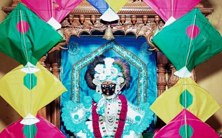 कान्हा अटा चढ़ि चंग उड़ावत हो..., श्रीप्रेमनिधि मंदिर में मनी मकर संक्रांति 