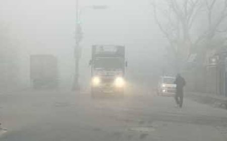 घने कोहरे से जनजीवन प्रभावित, कड़ाके की ठंड अभी सताएगी