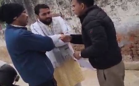 वायरल वीडियो में लेखपाल ने रिश्वत लेना स्वीकारा, डीएम ने किया सस्पेंड