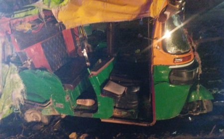 तीन सवारियों वाले ऒटो में नौ लोग बैठे थे, पुलिस की नजर नहीं पड़ी