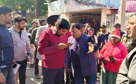 बल्केश्वर के दौरे में पार्षद ने नगरायुक्त को बताईं समस्याएं