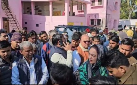 हादसे में मृत महिलाओं के परिजनों से मिलीं विधायक पक्षालिका सिंह   