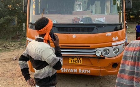 आगरा से महाकुंभ जाती बस में करंट फैला, चार लोग झुलसे