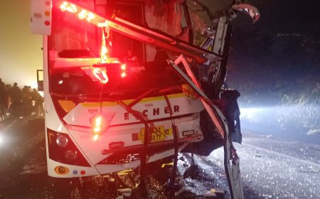 आगरा-जयपुर हाईवे पर कैंटर में घुसी डबल डेकर बस, चार घायल