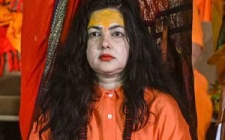 ममता कुलकर्णी को महामंडलेश्वर से हटाने के दावे के बाद विवाद