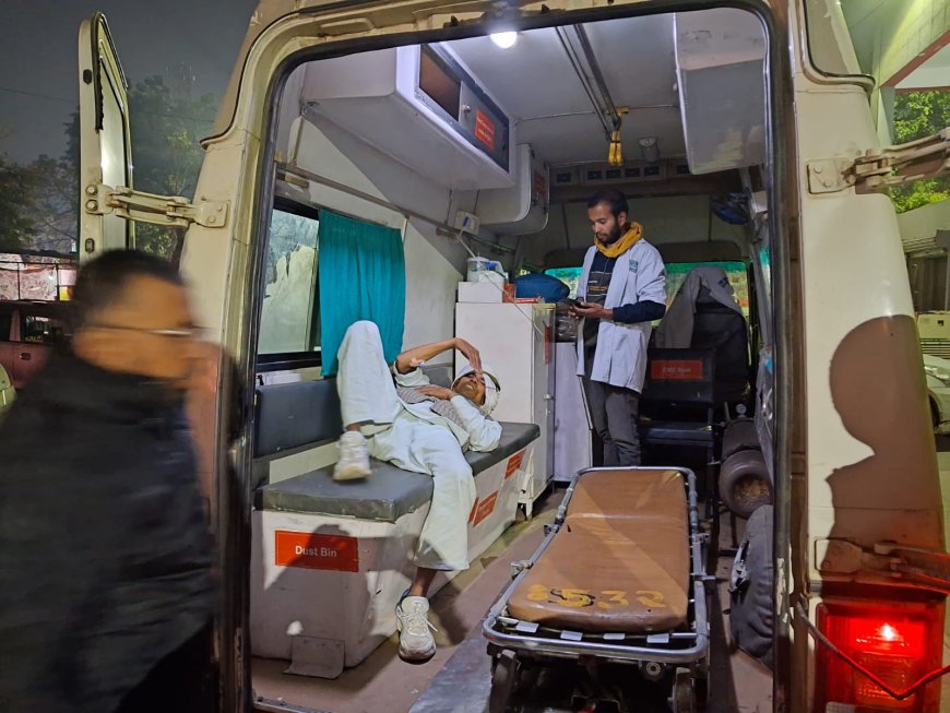 जल त्यागे किसानों की हालत बिगड़ी, प्रशासन ने जबरन जिला अस्पताल भेजा