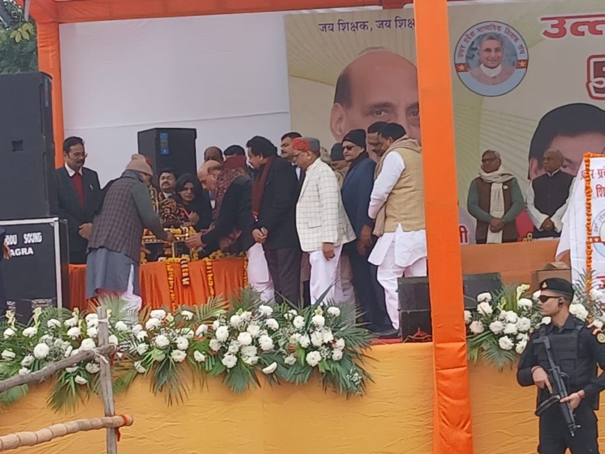 आगरा पहुंचे रक्षा मंत्री राजनाथ सिंह, एयरपोर्ट पर स्वागत