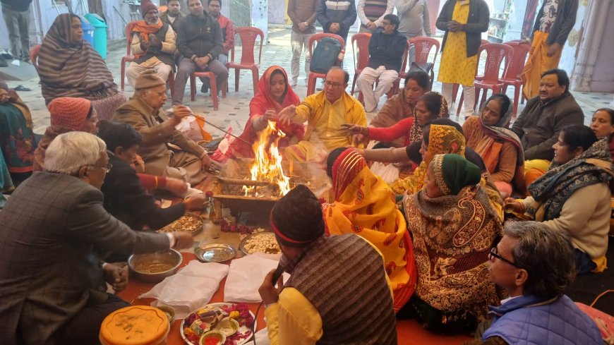 हनुमान चालीसा महायज्ञ में सैकड़ों श्रद्धालुओं ने दी आहुति, दीपदान भी   