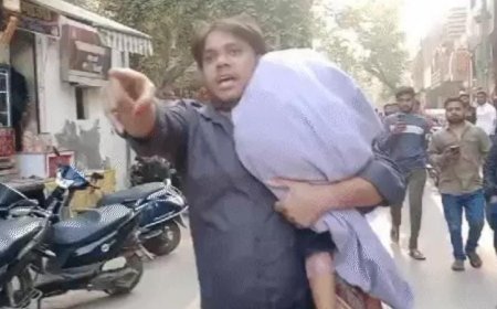 नगर निगम ठेकेदार के ट्रैक्टर से कुचलकर बच्ची की मौत, शव चौकी पर रखा, प्रदर्शन