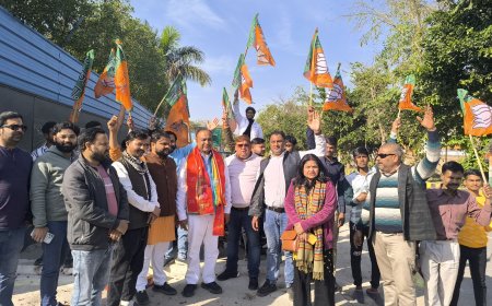 दिल्ली में बीजेपी की प्रचंड जीत, सांसद आवास पर मनाया गया जश्न