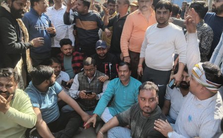 प्रवर्तन दल ने तोता का ताल पर व्यापारी पीटे, भारी हंगामा, बाजार बंद