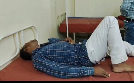 दर्जन भर लोगों ने गाड़ी में की तोड़फोड़, चालक को भी पीटा