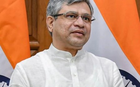 दिल्ली स्टेशन हादसे पर आगरा के कांग्रेसियों ने रेल मंत्री का इस्तीफा मांगा