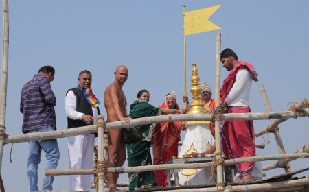 धूलियागंज जैन मंदिर में शिखर कलशारोहण और ध्वज स्थापना 