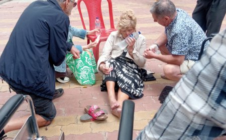 सीकरी में विदेशी महिला ठोकर लगने से घायल, स्मारक देखे बगैर लौटा दल