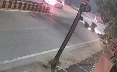 आगरा में बाइक ने स्कूटी को टक्कर मारी, एक भाई की मौत, दूसरा घायल