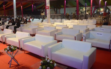 ताज महोत्सव को किसी की नजर लगी है या लगा दी गई है?