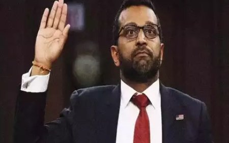 अमेरिका में एफबीआई निदेशक ने  ली भगवत गीता पर हाथ रखकर शपथ