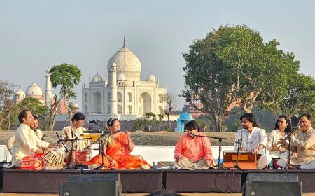 ताज के पार्श्व में हवेली संगीत और ग़ज़ल संध्या