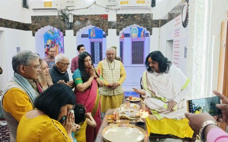 डीएम बेटी से मिलने कासगंज पहुंचे मुख्य चुनाव आयुक्त