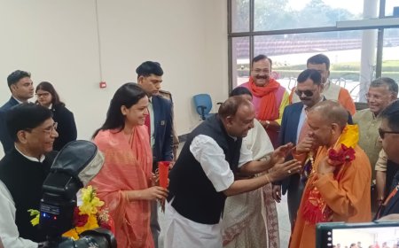 आगरा पहुंचे सीएम योगी, नेताओं से मिल सीधे होटल चले गए