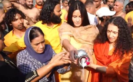 सास के साथ महाकुंभ पहुंची कैटरीना कैफ, संगम में लगाई पावन डुबकी
