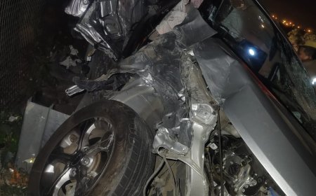 एक्सप्रेसवे पर बोलेरो दूसरी लेन में  कार पर चढ़ी, एक मृत, तीन घायल