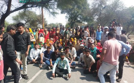 सीआरपीएफ जवान की मौत के मामले में ग्रामीणों ने रोड जाम किया