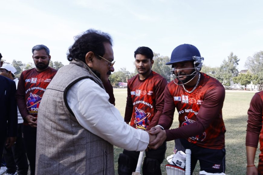 टी-20 टूर्नामेंट में आगरा पुलिस वॊरियर्स और जीएसटी रॊयल्स ने मैच जीते