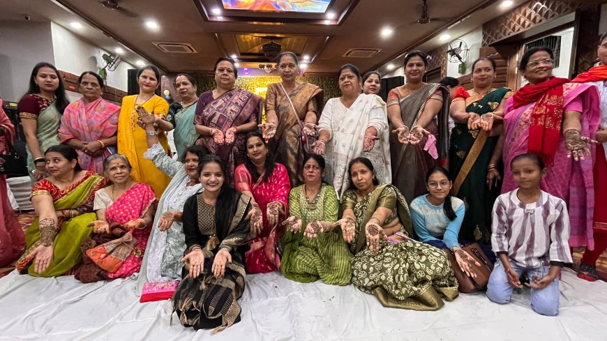 खाटू श्याम मंदिर में रचाई श्याम नाम की मेहंदी, गाये भक्ति गीत