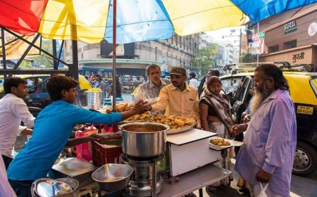 आगरा में अवैध स्ट्रीट फूड विक्रेताओं को सीमित करने की आवश्यकता