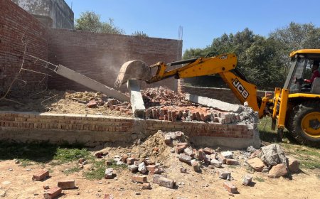 नगर आयुक्त की कोठी के पीछे बन रही अवैध कालोनी को एडीए ने किया ध्वस्त