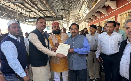 डीआरएम ने फतेहपुर सीकरी रेलवे स्टेशन पर निर्माण कार्यों का किया निरीक्षण