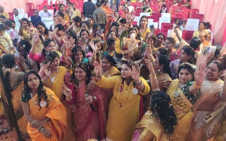 होली मिलन समारोह में खूब उड़े रंग, चंदन और फूलों की महक के संग