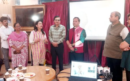 शीरोज कैफे में डॉक्यूमेंट्री ‘द साइंटिस्ट हू रन्स एट नाइट’ की स्क्रीनिंग