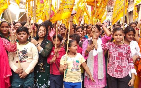 आगरा नरेश की शोभायात्रा में तीन हज़ार निशानों से पटा मार्ग