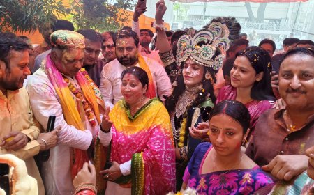 राधा कृष्ण के स्वरूपों संग भाजपाइयों ने जमकर खेली गुलाल और फूलों से होली