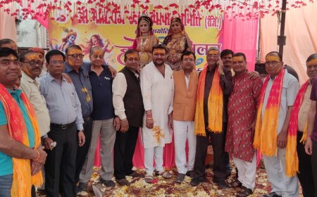 मोतीगंज व्यापार समिति के होली  मिलन में झलके भक्ति के रंग