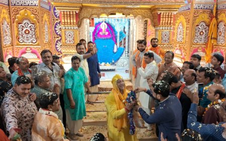 श्रीश्याम फाल्गुन महोत्सव: श्रीखाटू श्याम  मंदिर में हुई फूलों की होली